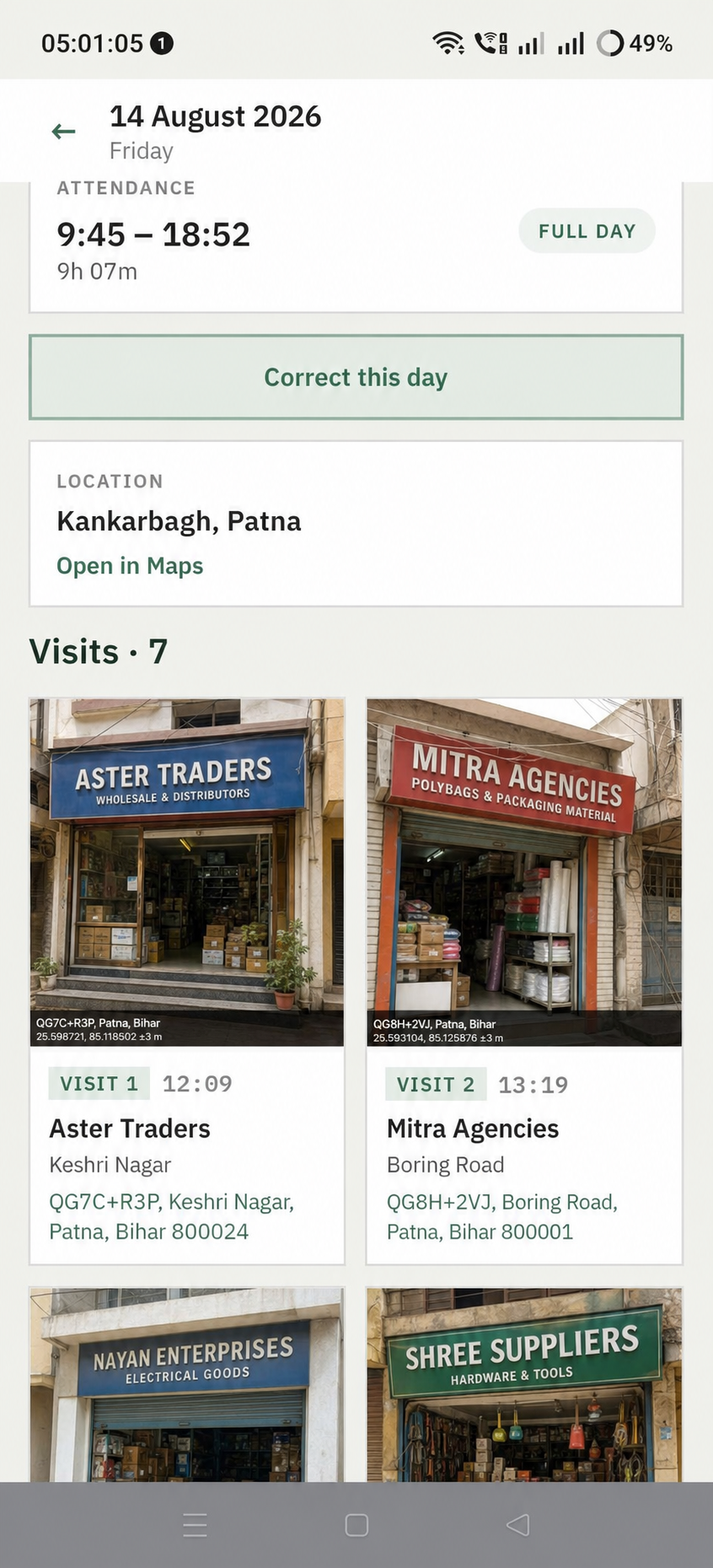 SlideHabit field visit record with customer photo, time and GPS location